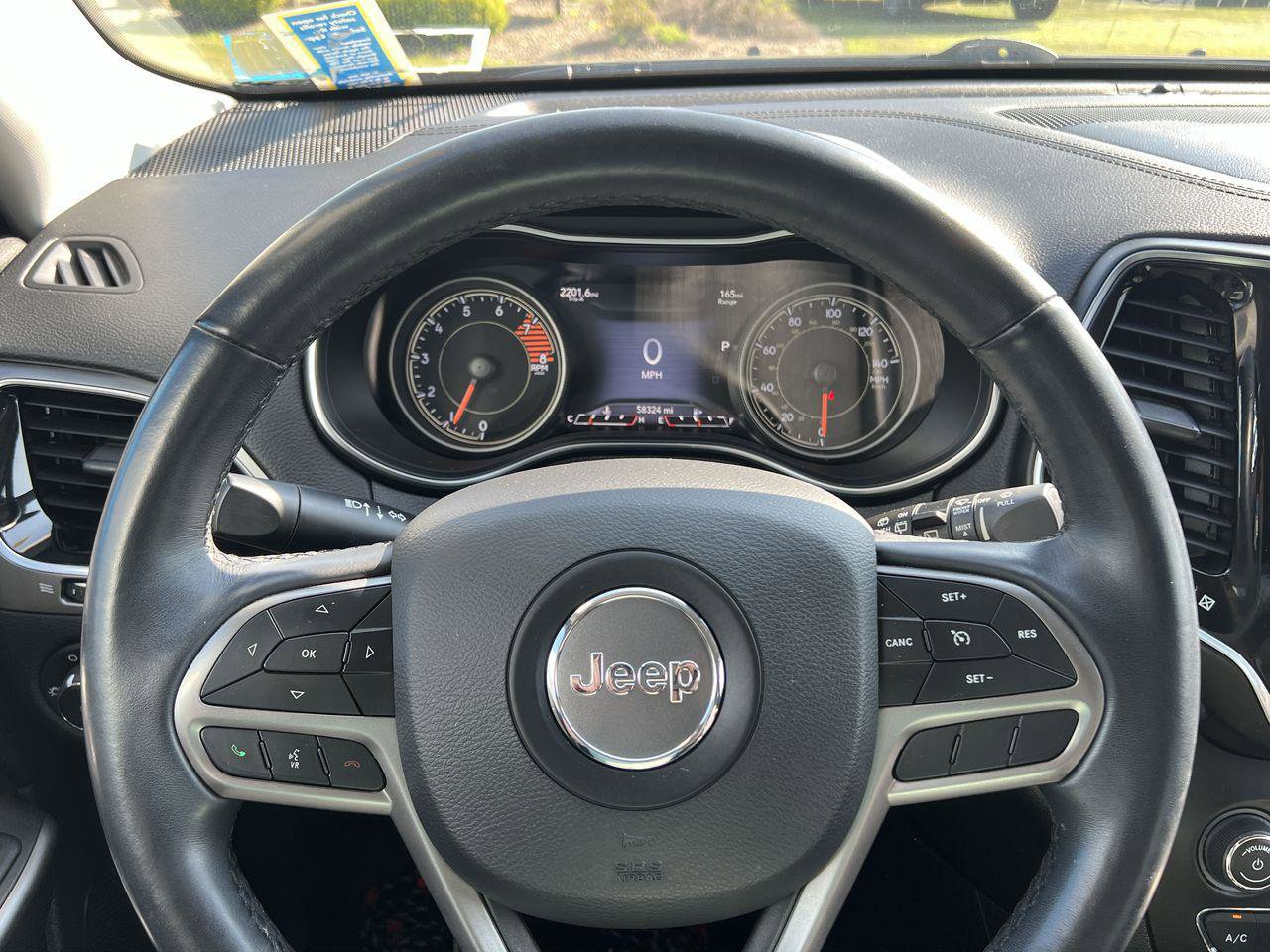 Used 2019 Jeep Cherokee Limited image 11