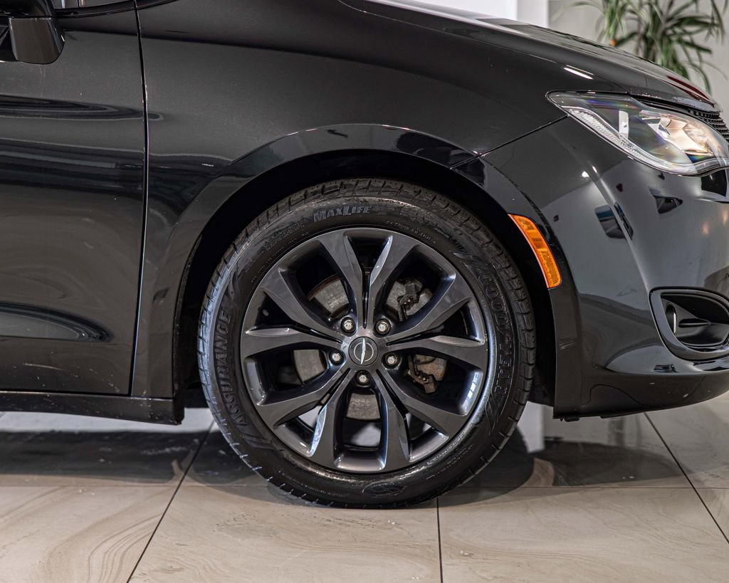 Used 2019 Chrysler Pacifica Touring Plus w/ S Appearance Package FWD image 10
