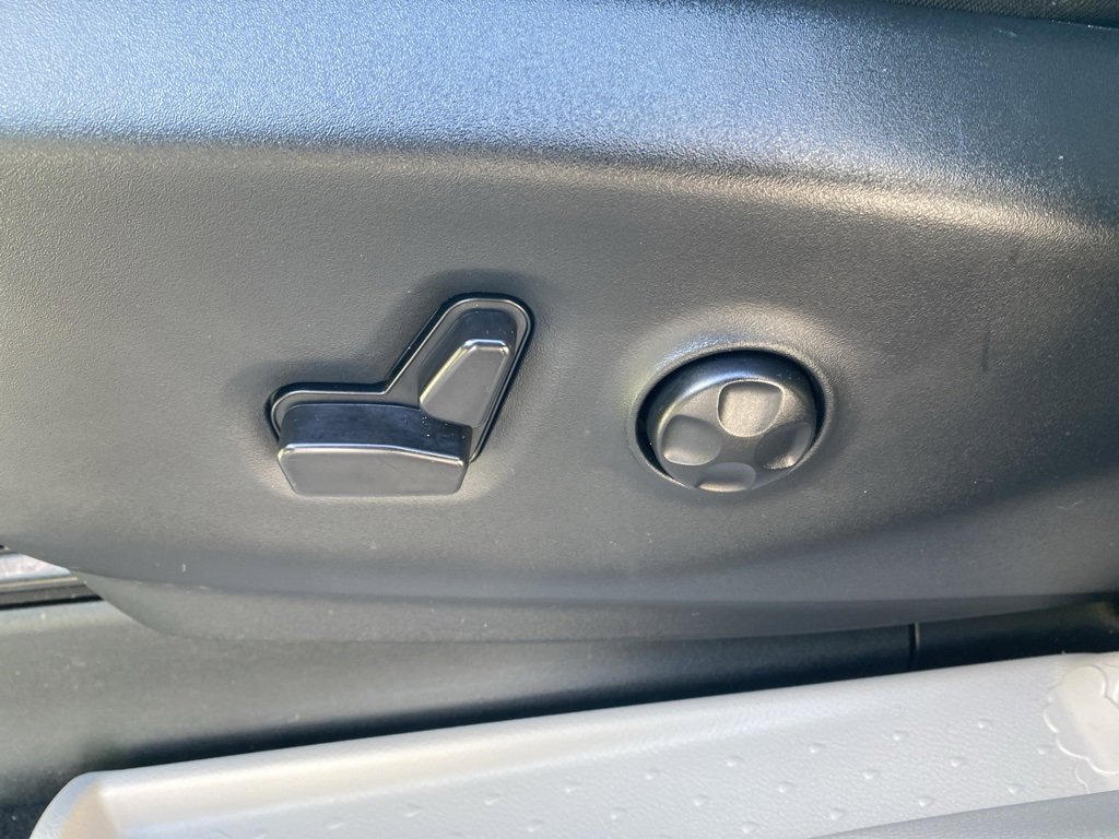 Used 2024 Chrysler Pacifica Touring-L image 28