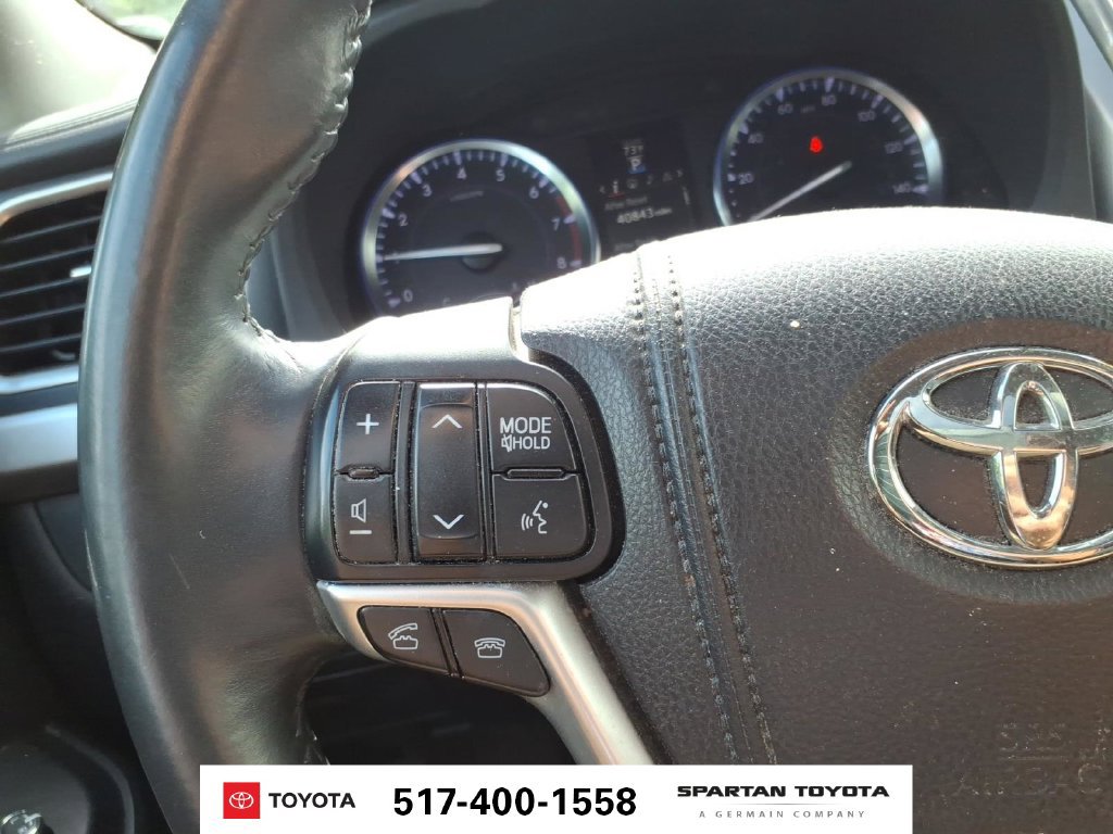Used 2014 Toyota Highlander Limited AWD/4WD image 18