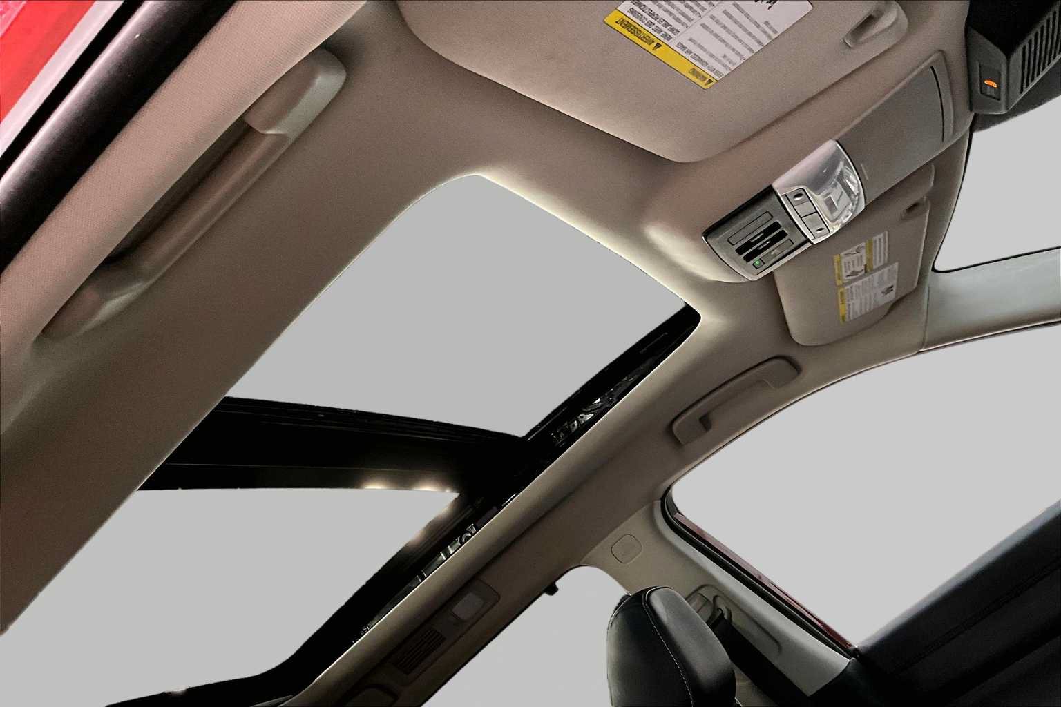 Used 2025 Nissan Pathfinder Platinum FWD image 14