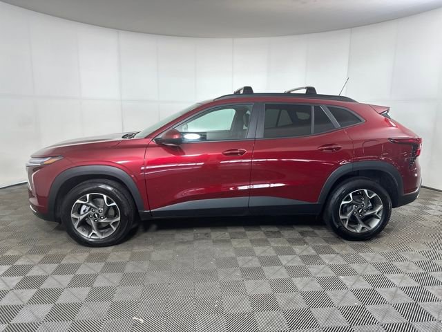 Used 2025 Chevrolet Trax LT w/ Driver Confidence Package image 6