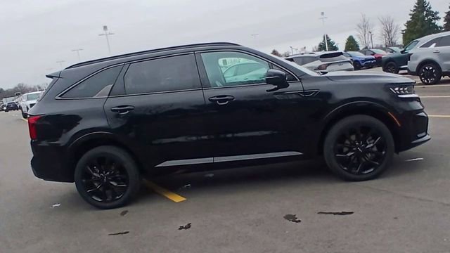 Certified 2023 Kia Sorento SX image 4