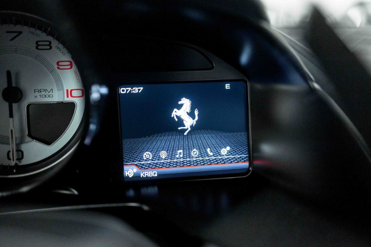 Used 2018 Ferrari 812 Superfast RWD image 68