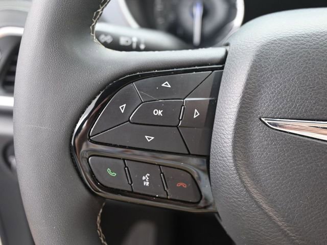 Used 2025 Chrysler Pacifica Limited image 15