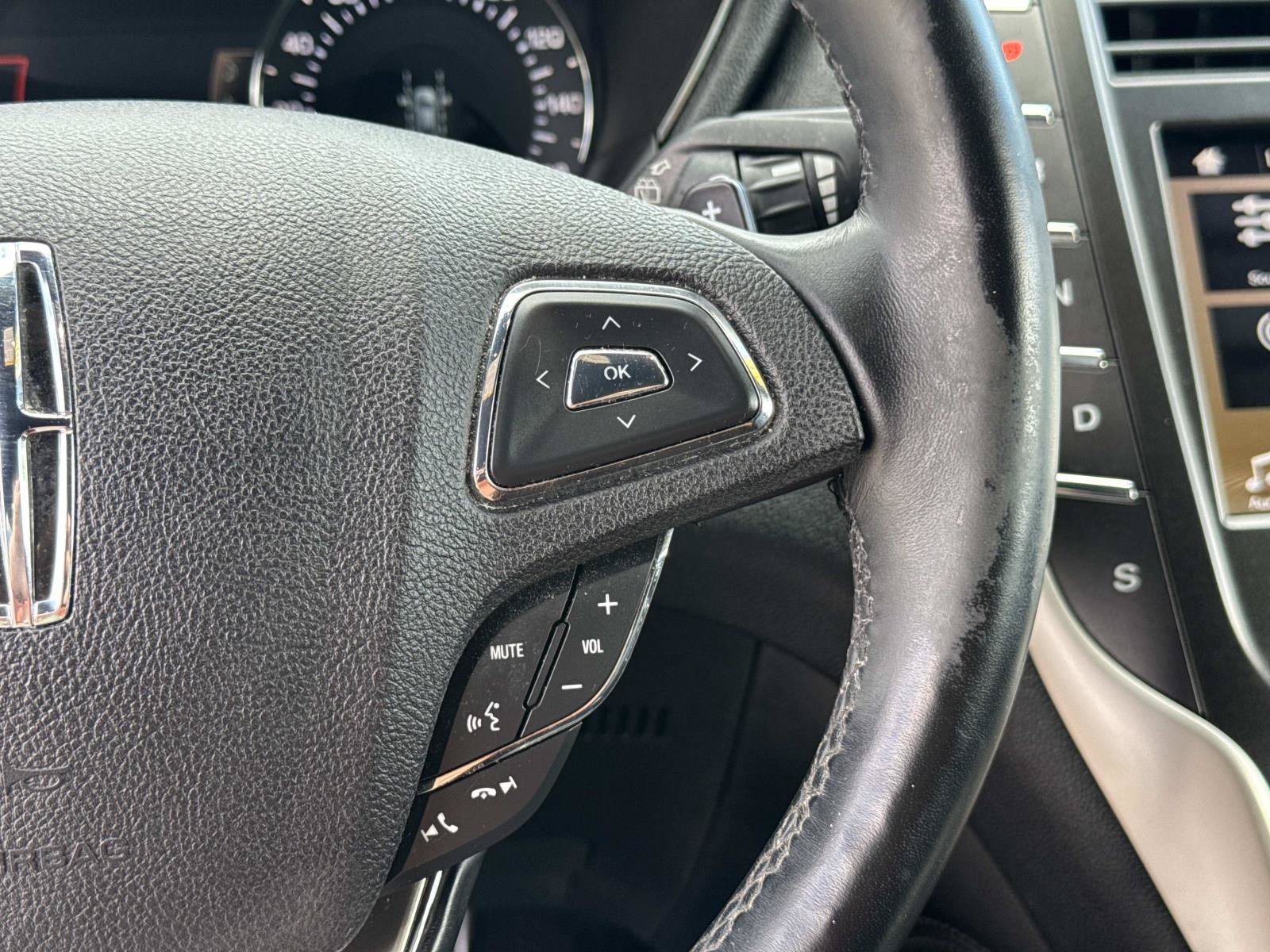 Used 2019 Lincoln MKC Reserve w/ MKC Technology Package FWD image 17