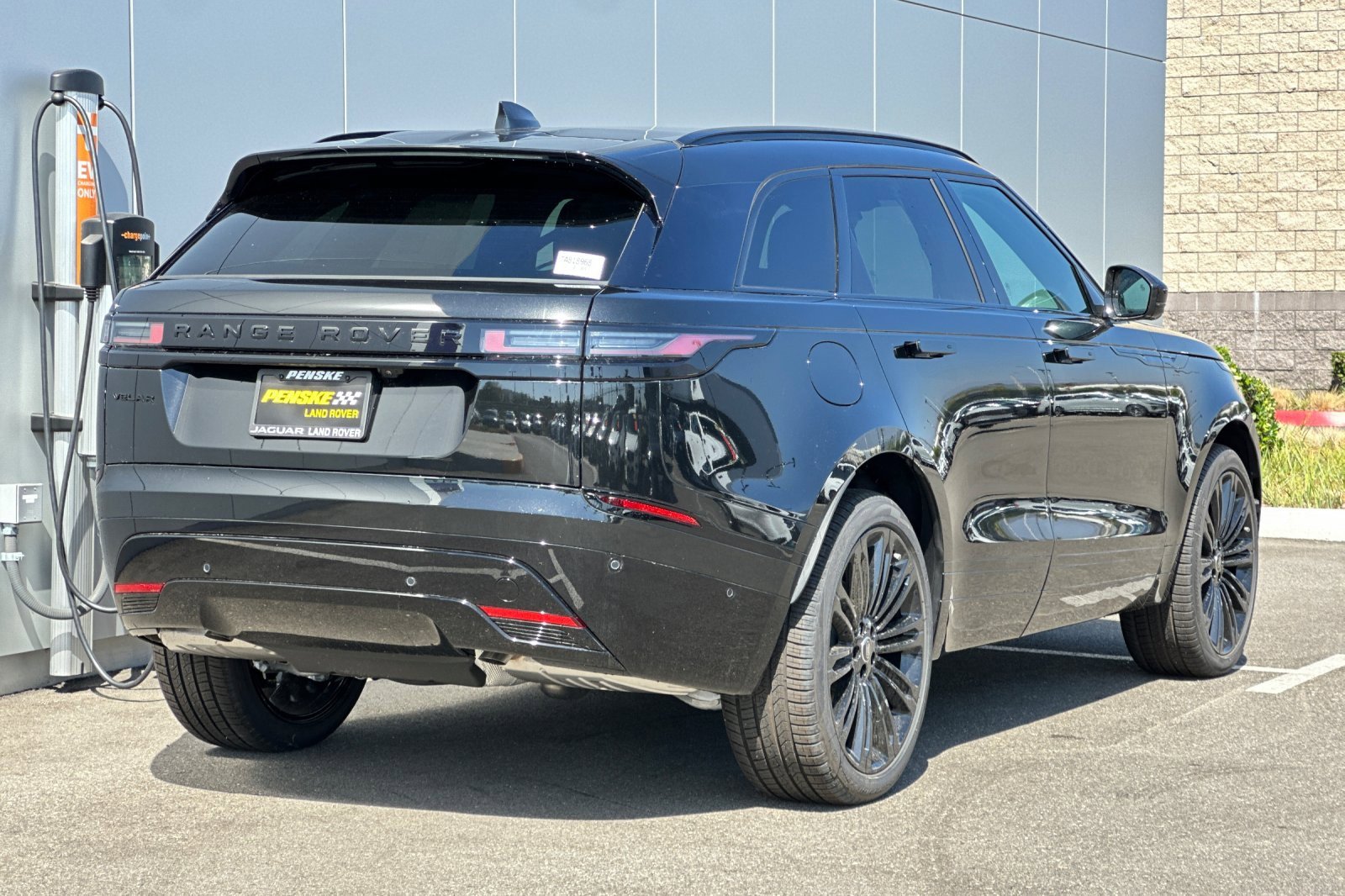 New 2026 Land Rover Range Rover Velar Dynamic SE image 5