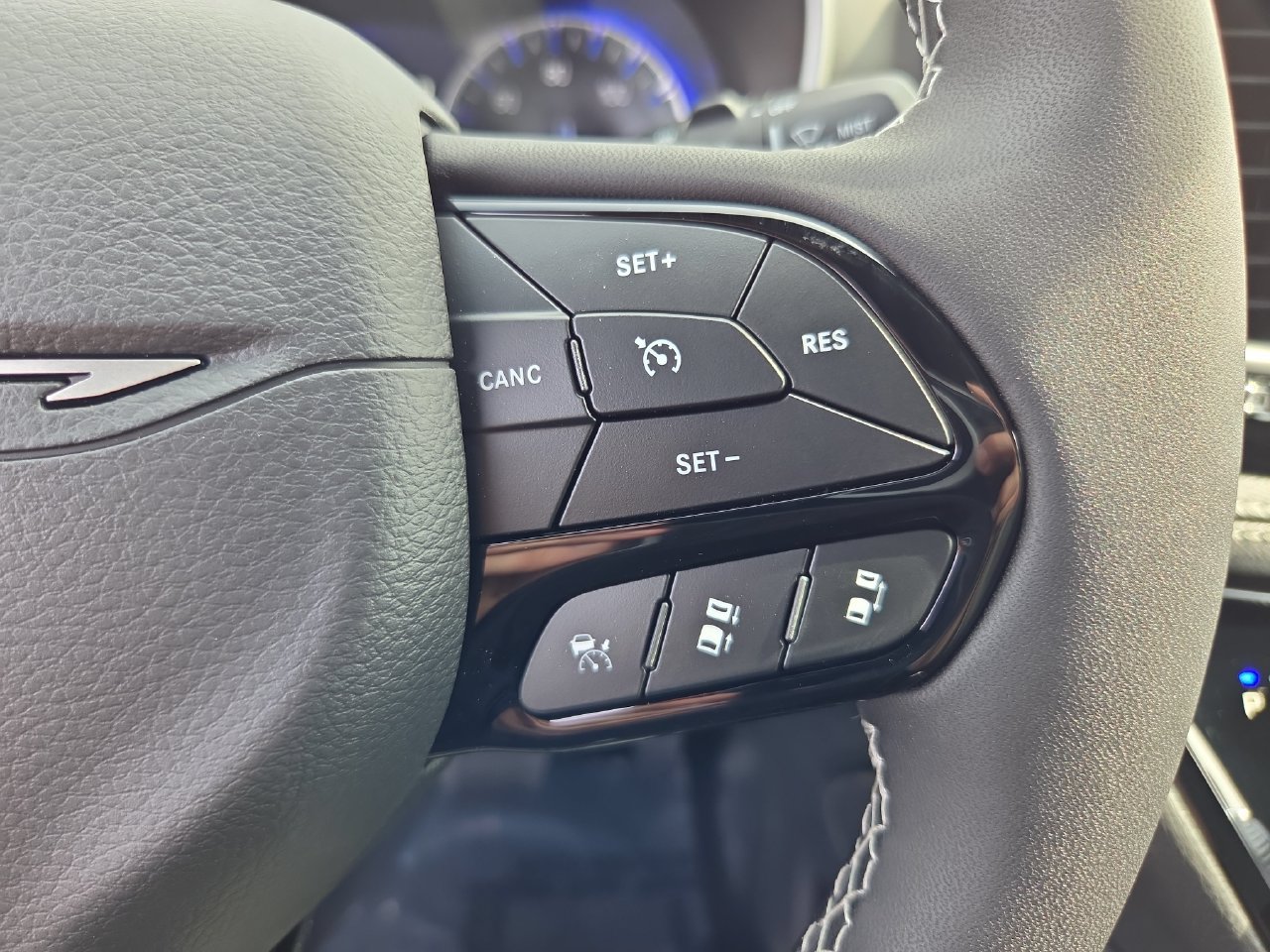 New 2027 Chrysler Pacifica Limited w/ Family Tech Group FWD image 33