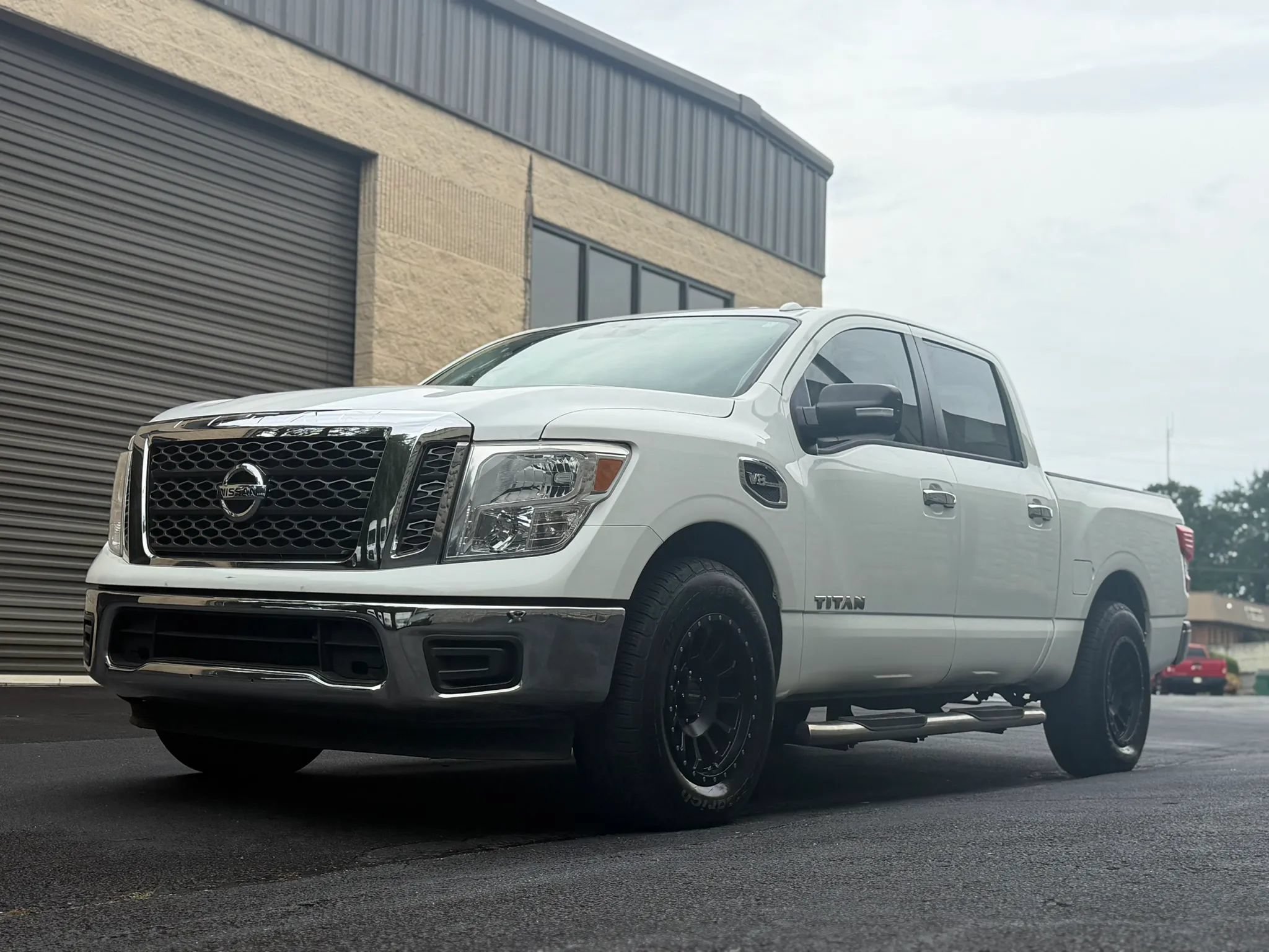 Used 2017 Nissan Titan SV RWD image 38