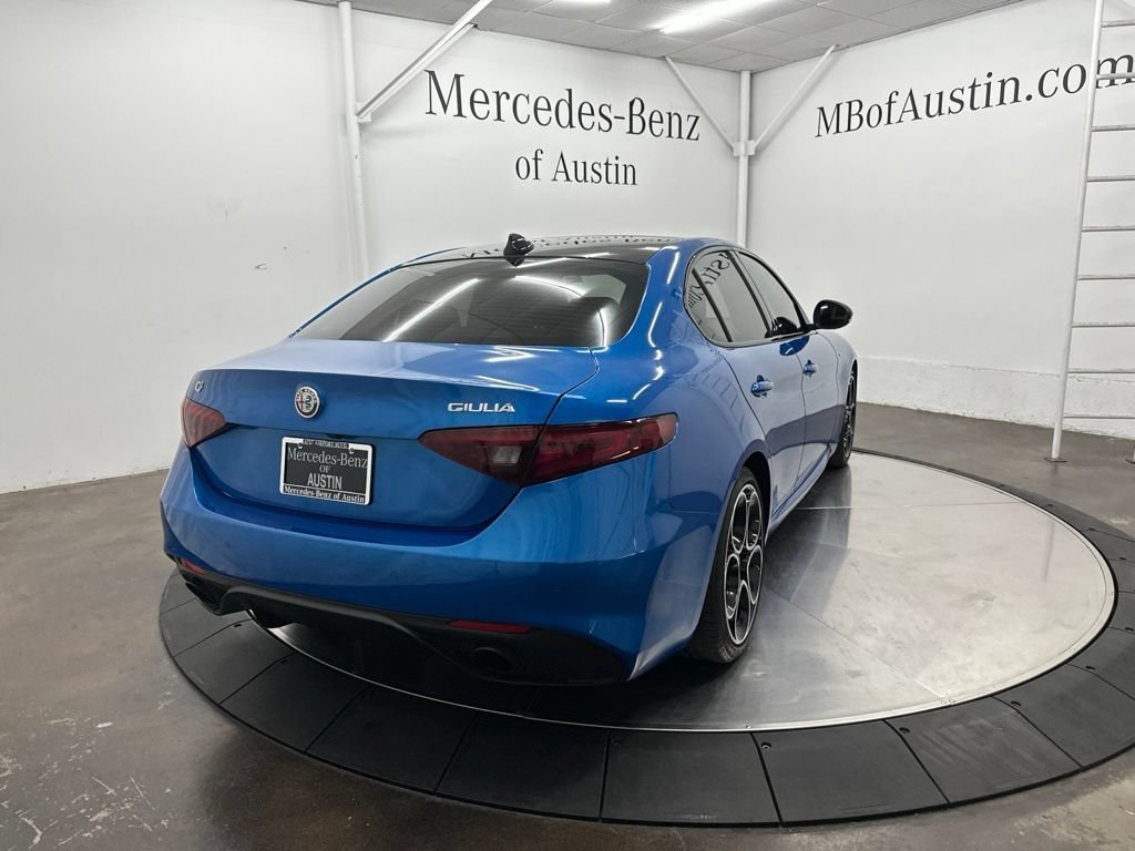 Used 2023 Alfa Romeo Giulia Veloce RWD image 7