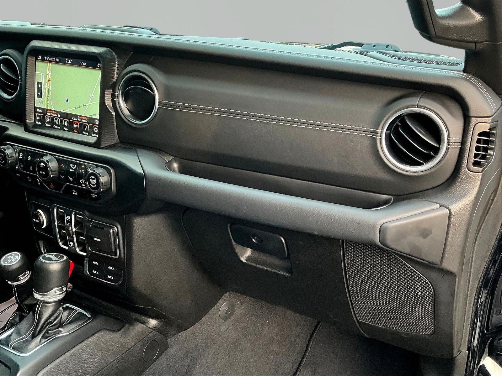 Used 2023 Jeep Wrangler Unlimited Sahara w/ Cold Weather Group AWD/4WD image 26