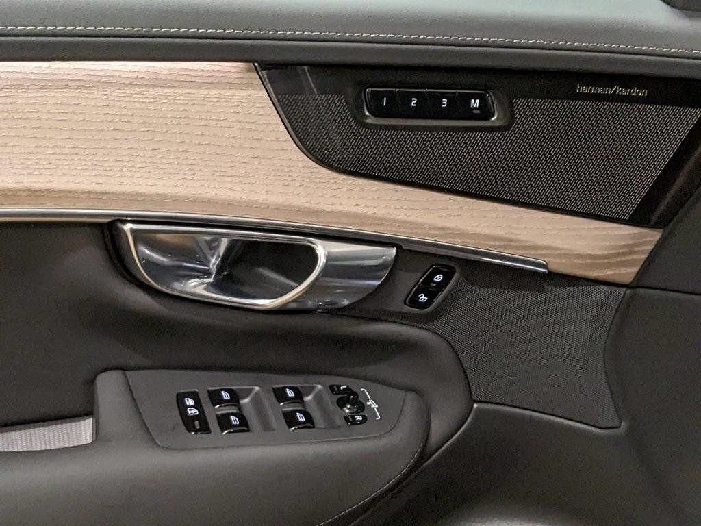 New 2026 Volvo XC90 B6 Plus w/ Protection Package Premier AWD/4WD image 10
