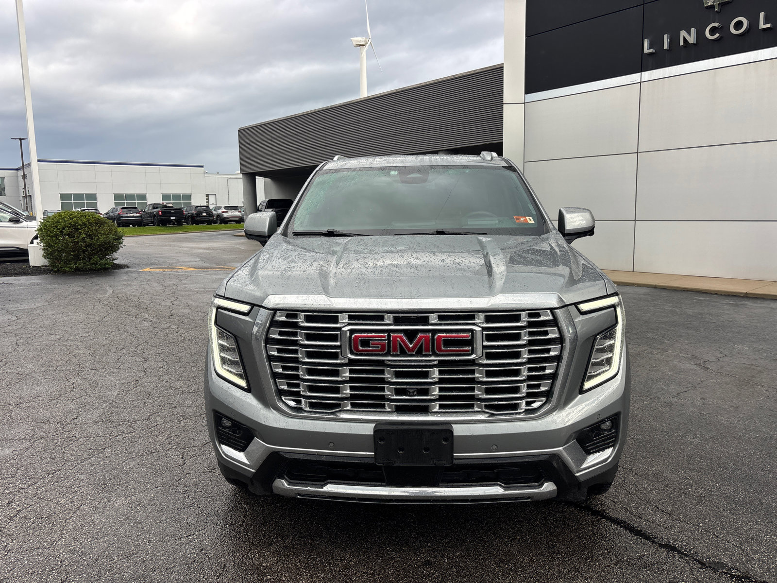 Used 2025 GMC Yukon Denali w/ LPO, Floor Liner Package AWD/4WD image 2