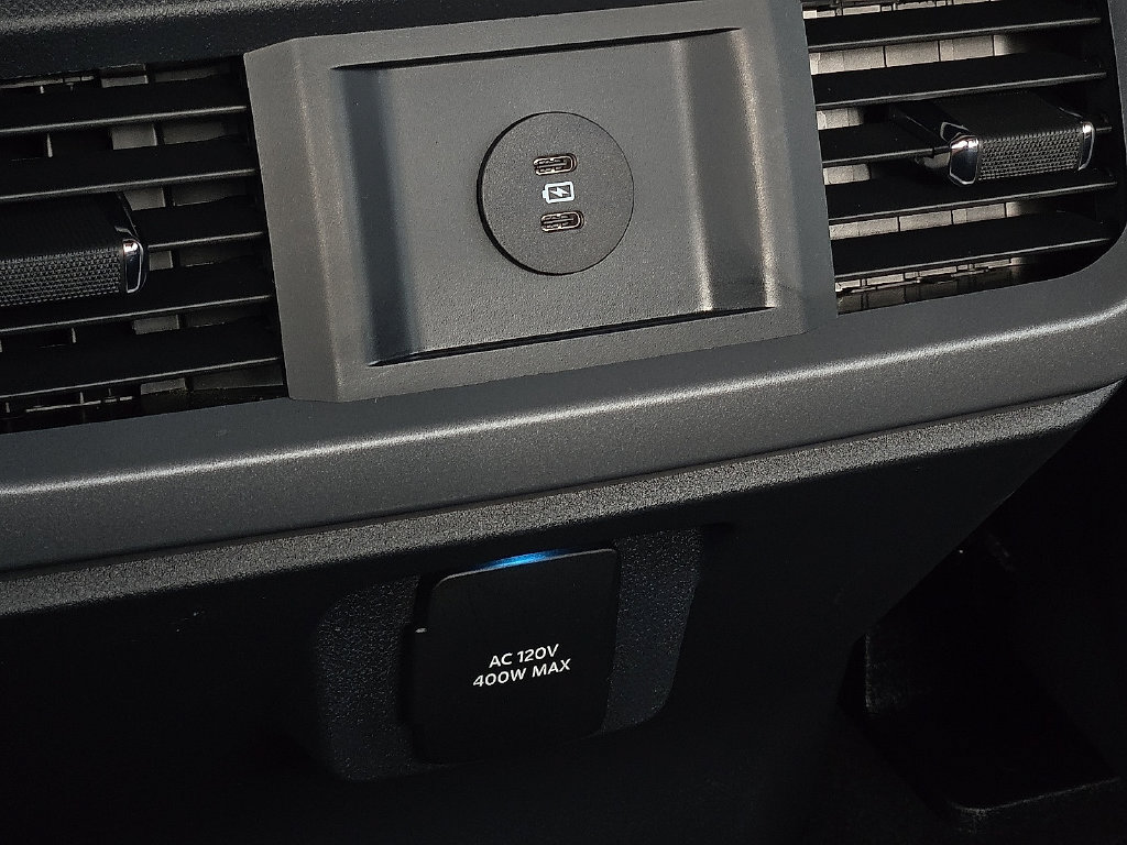 Used 2025 Ford F150 Lariat w/ Equipment Group 501A Mid AWD/4WD image 9
