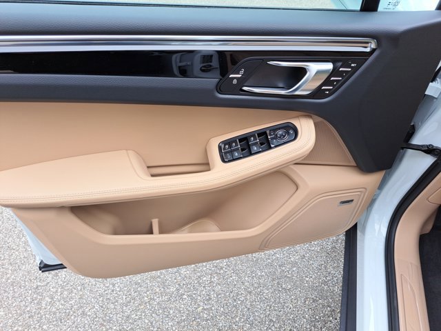 Used 2026 Porsche Macan AWD/4WD image 24