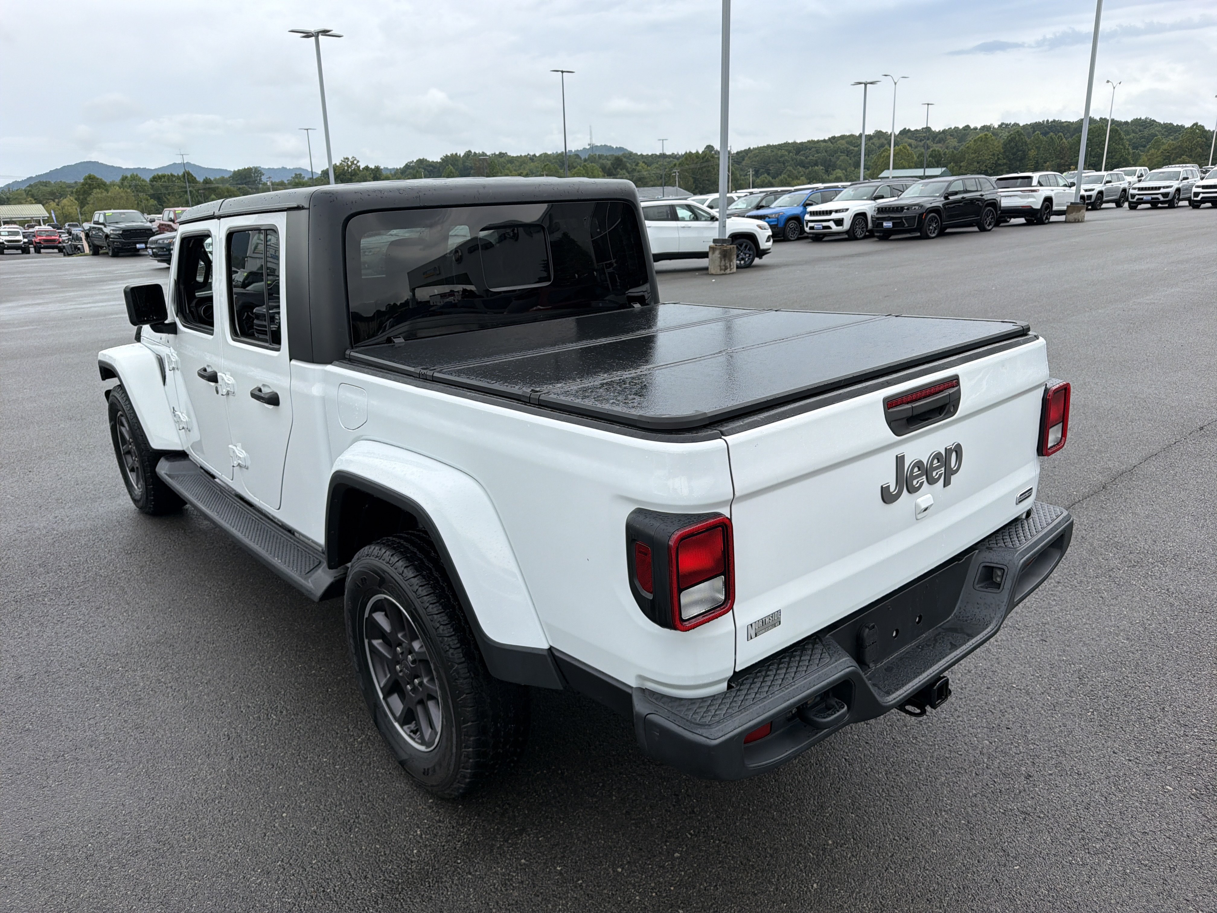 Used 2021 Jeep Gladiator Overland w/ Popular Equipment Package AWD/4WD image 9