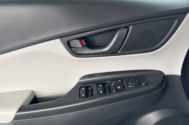 Used 2023 Hyundai Kona SEL image 13