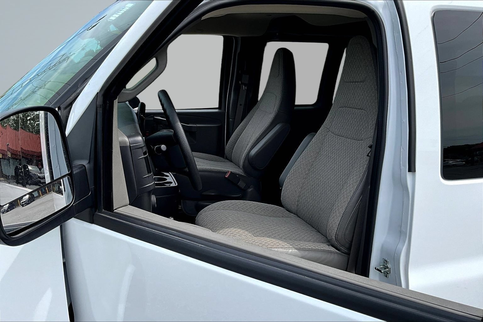 Used 2025 GMC Savana 3500 LT w/ LT Preferred Equipment Group RWD image 16