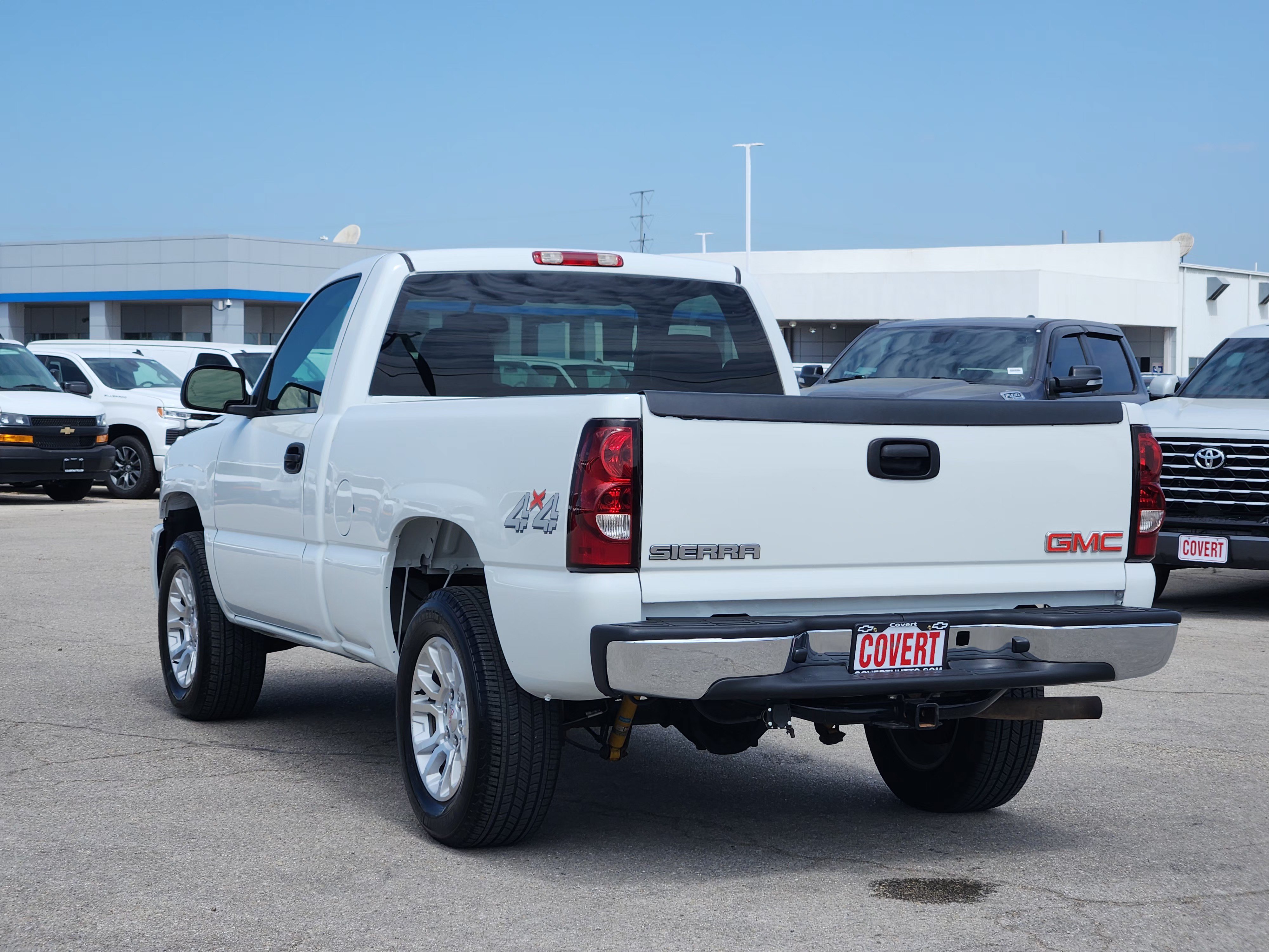 Used 2004 GMC Sierra 1500 SLE w/ Light Duty Power Package AWD/4WD image 5