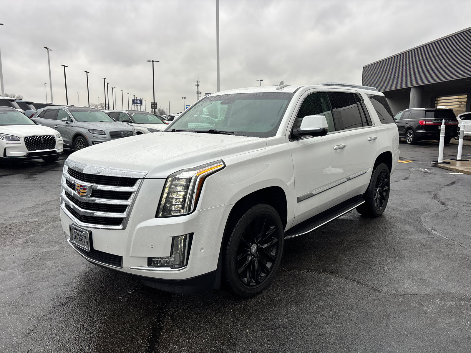 Used 2018 Cadillac Escalade Luxury image 3