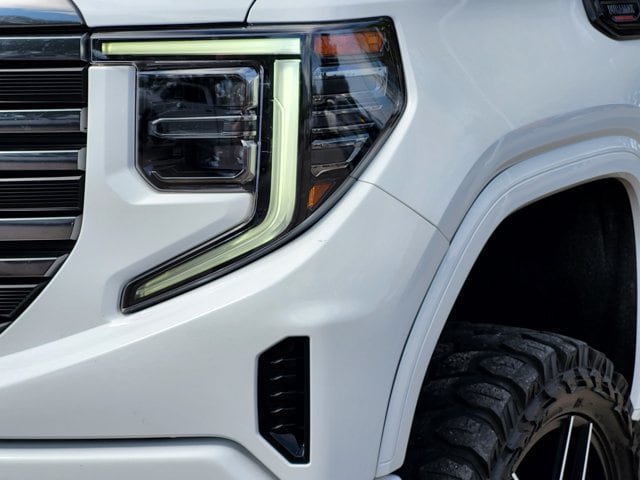 Used 2023 GMC Sierra 1500 AT4 w/ AT4 Premium Package AWD/4WD image 5