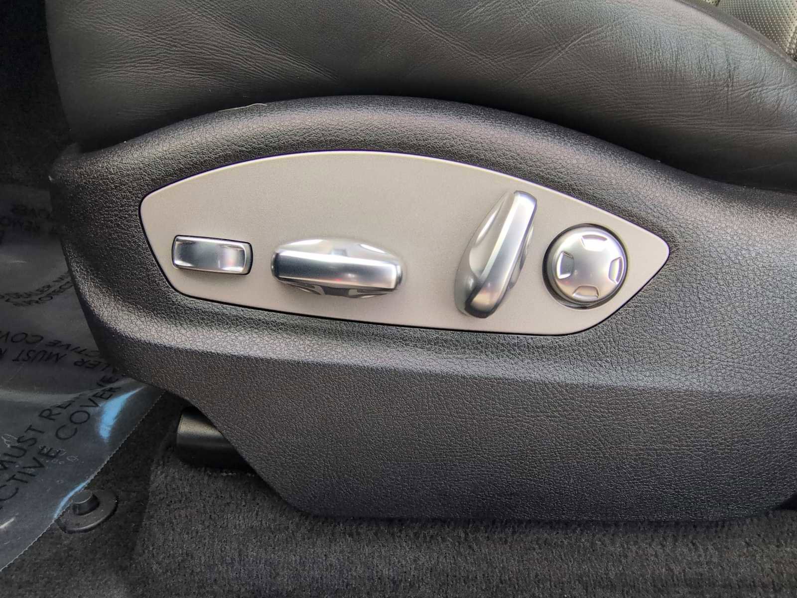 Used 2023 Porsche Macan Turbo image 18