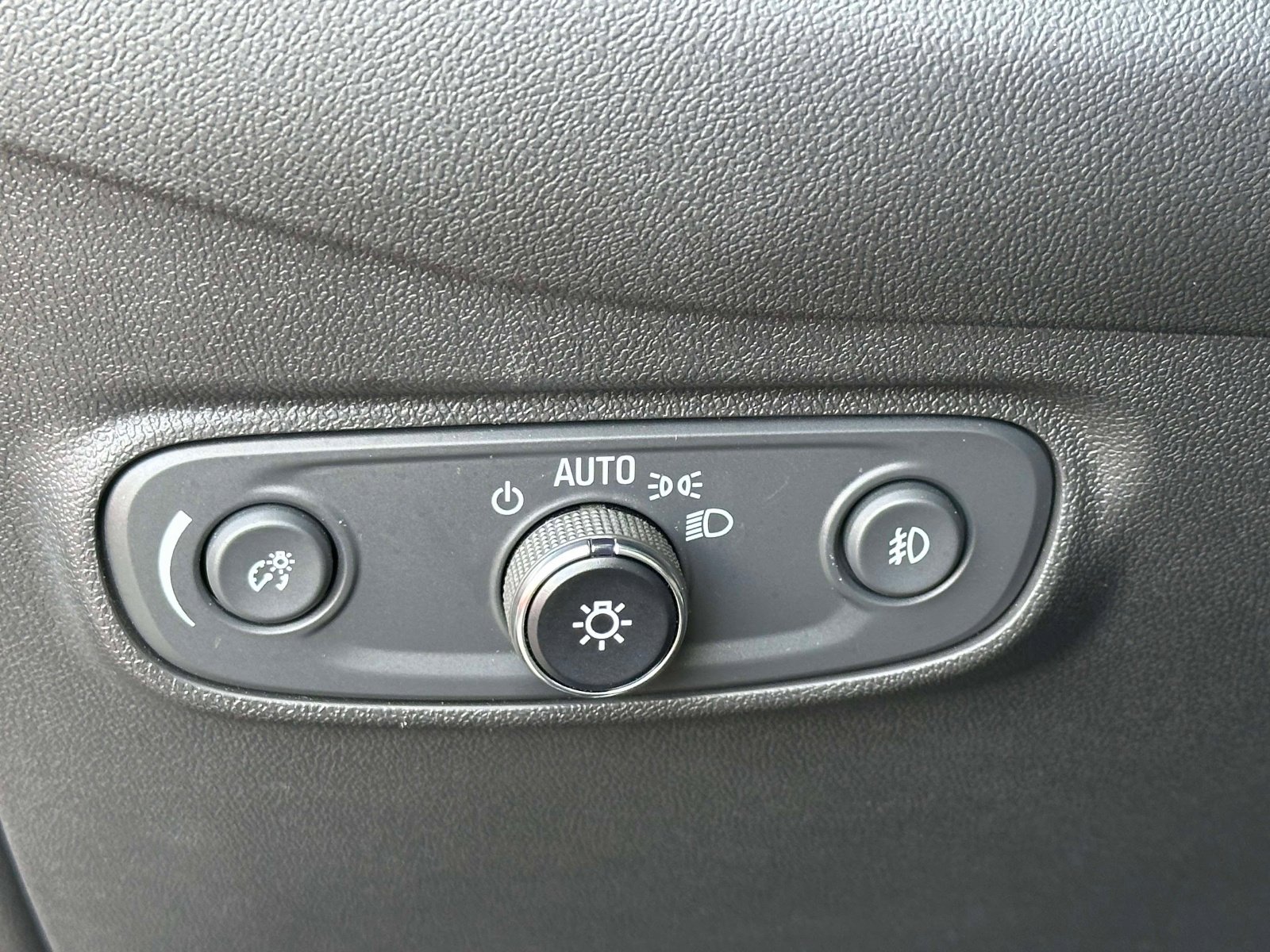 Used 2023 Chevrolet Equinox Premier FWD image 23