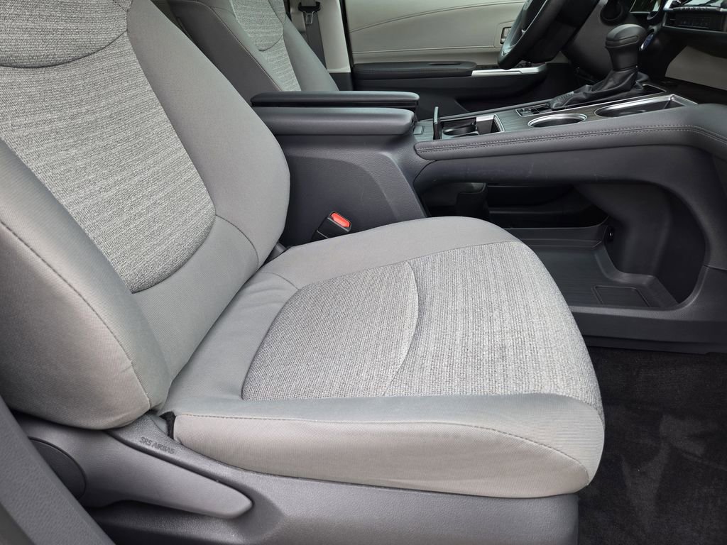 Used 2021 Toyota Sienna LE FWD image 9