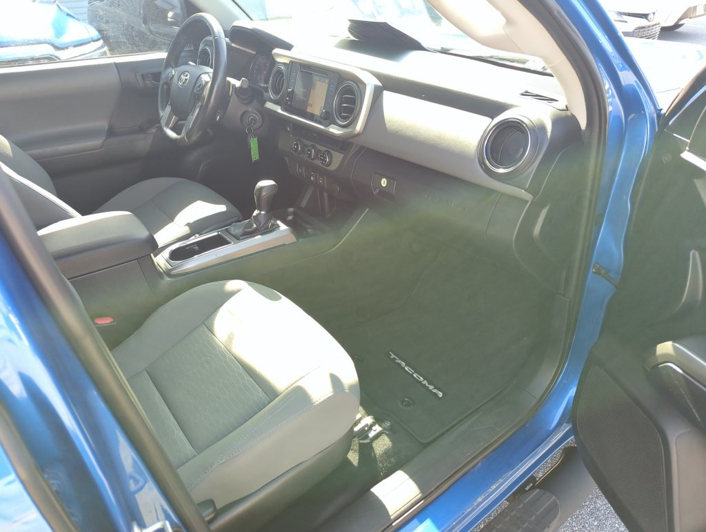 Used 2018 Toyota Tacoma SR5 RWD image 30