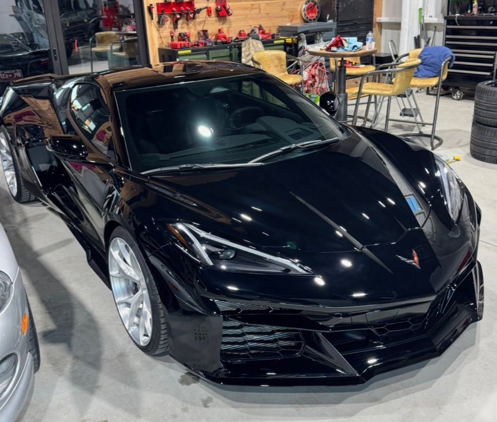 Used 2025 Chevrolet Corvette E-Ray w/ ZER Performance Package AWD/4WD image 10