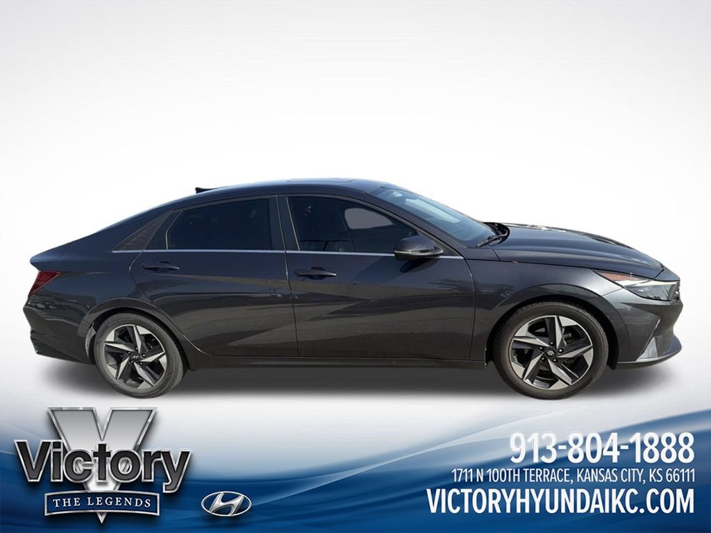 Used 2021 Hyundai Elantra Limited FWD image 4