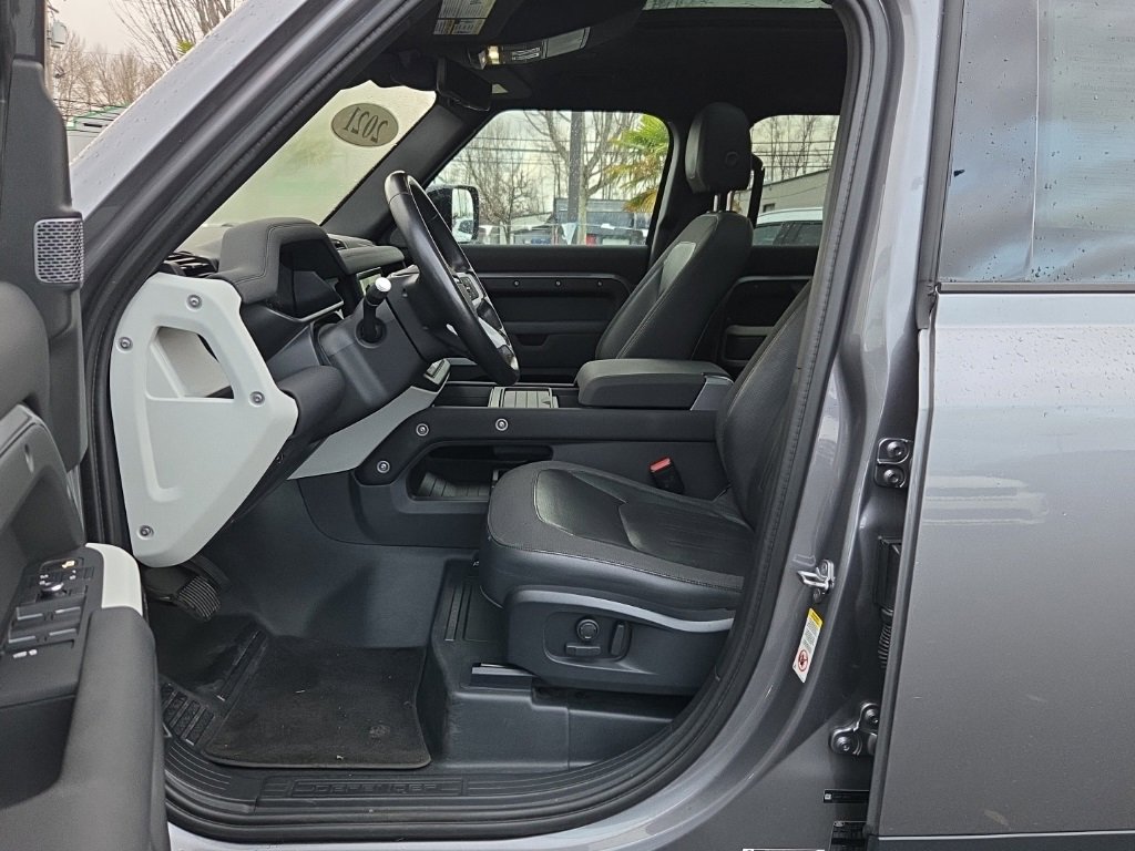Used 2021 Land Rover Defender 110 SE image 4