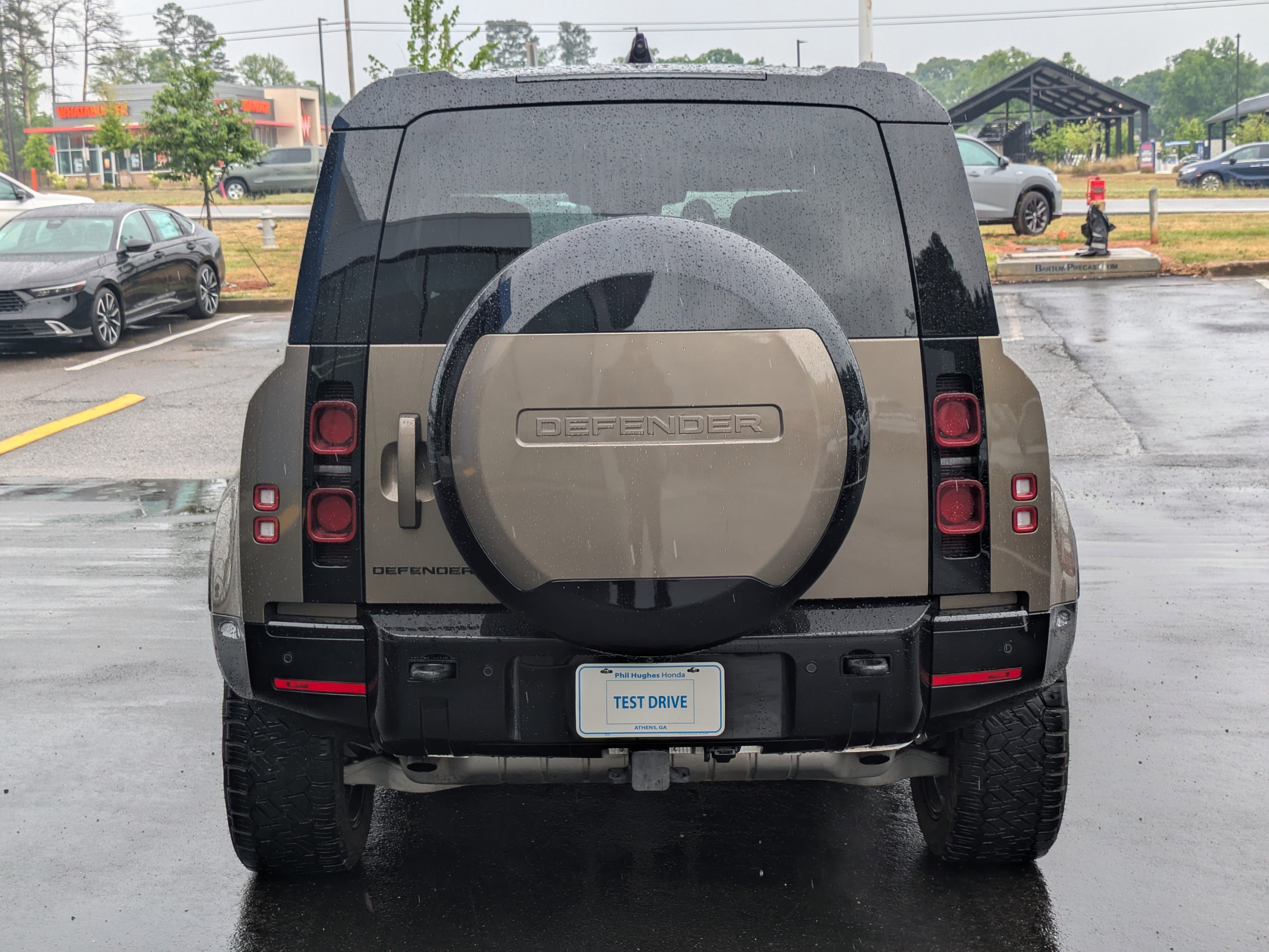 Used 2024 Land Rover Defender 110 X-Dynamic SE AWD/4WD image 8
