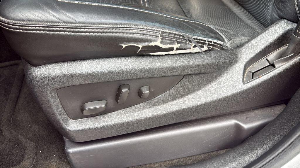 Used 2015 GMC Yukon Denali w/ Premium Package image 12