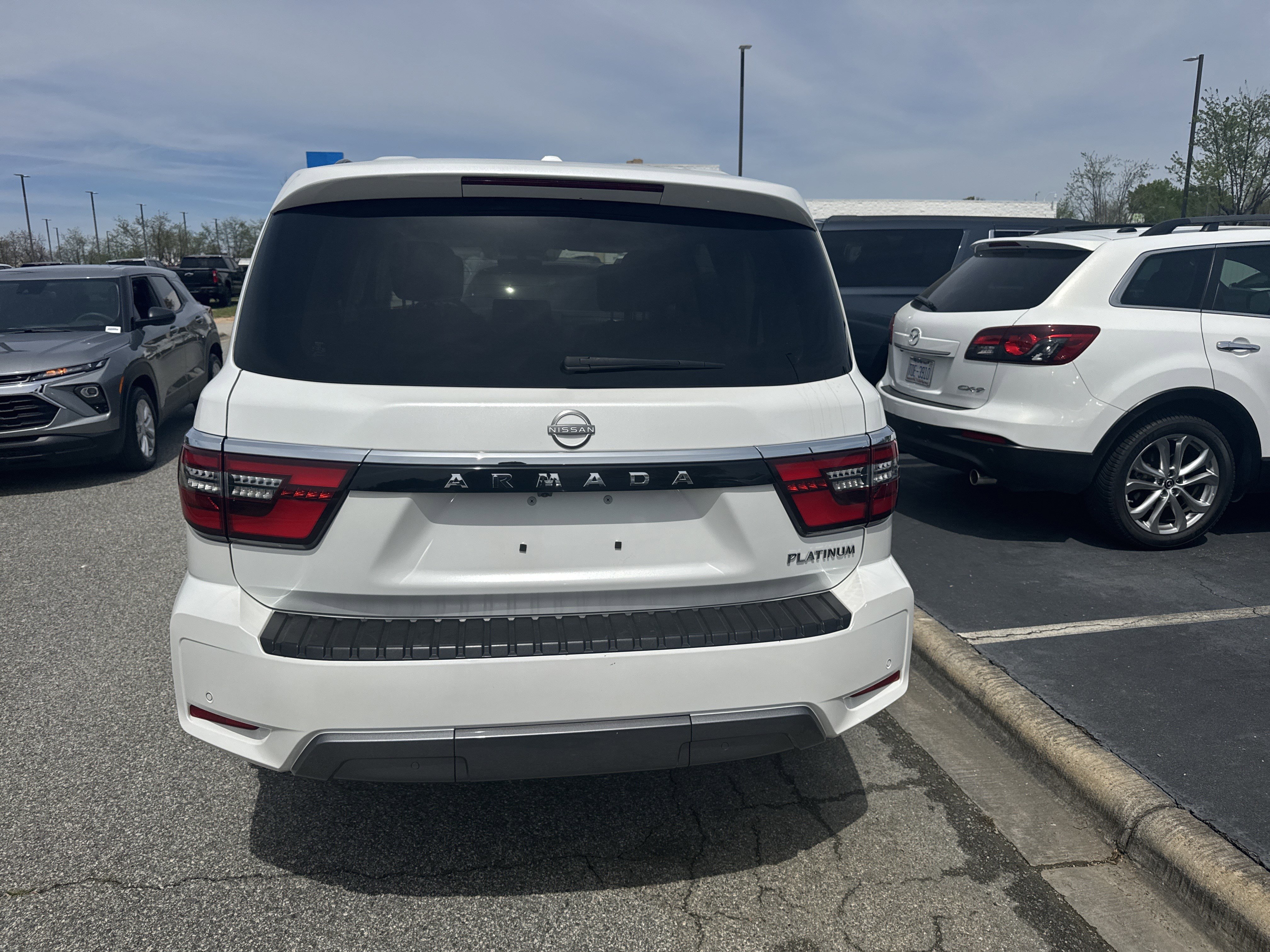 Used 2023 Nissan Armada Platinum w/ Captain's Chairs Package AWD/4WD image 9