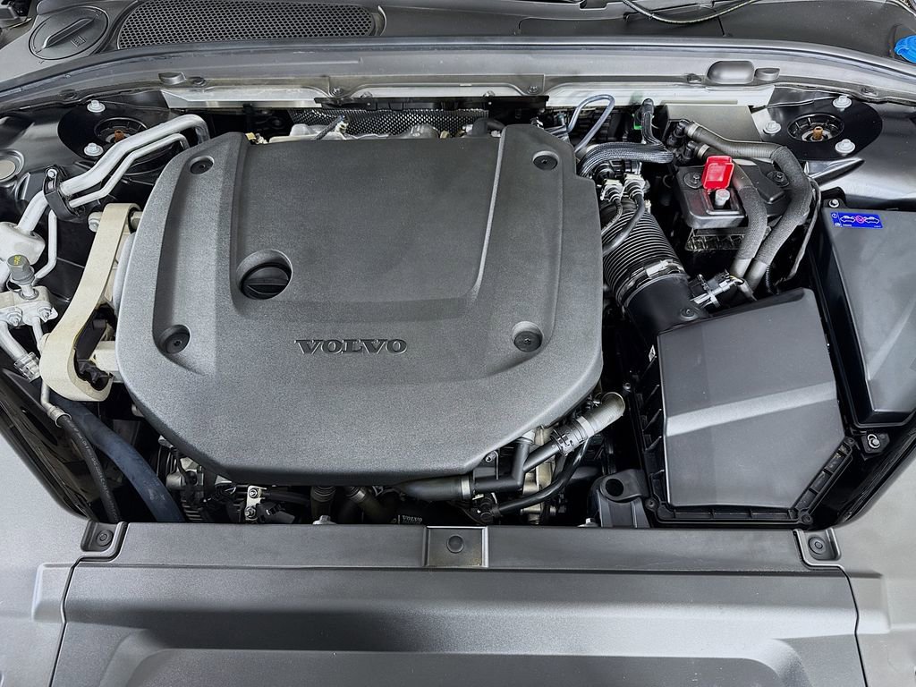 Certified 2025 Volvo S90 B6 Plus image 32