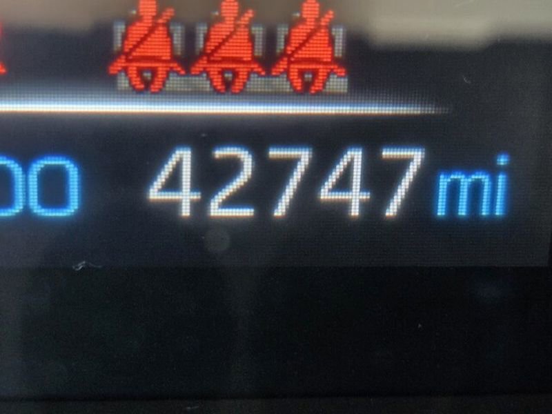 Used 2020 Toyota RAV4 XLE w/ Convenience Package image 24