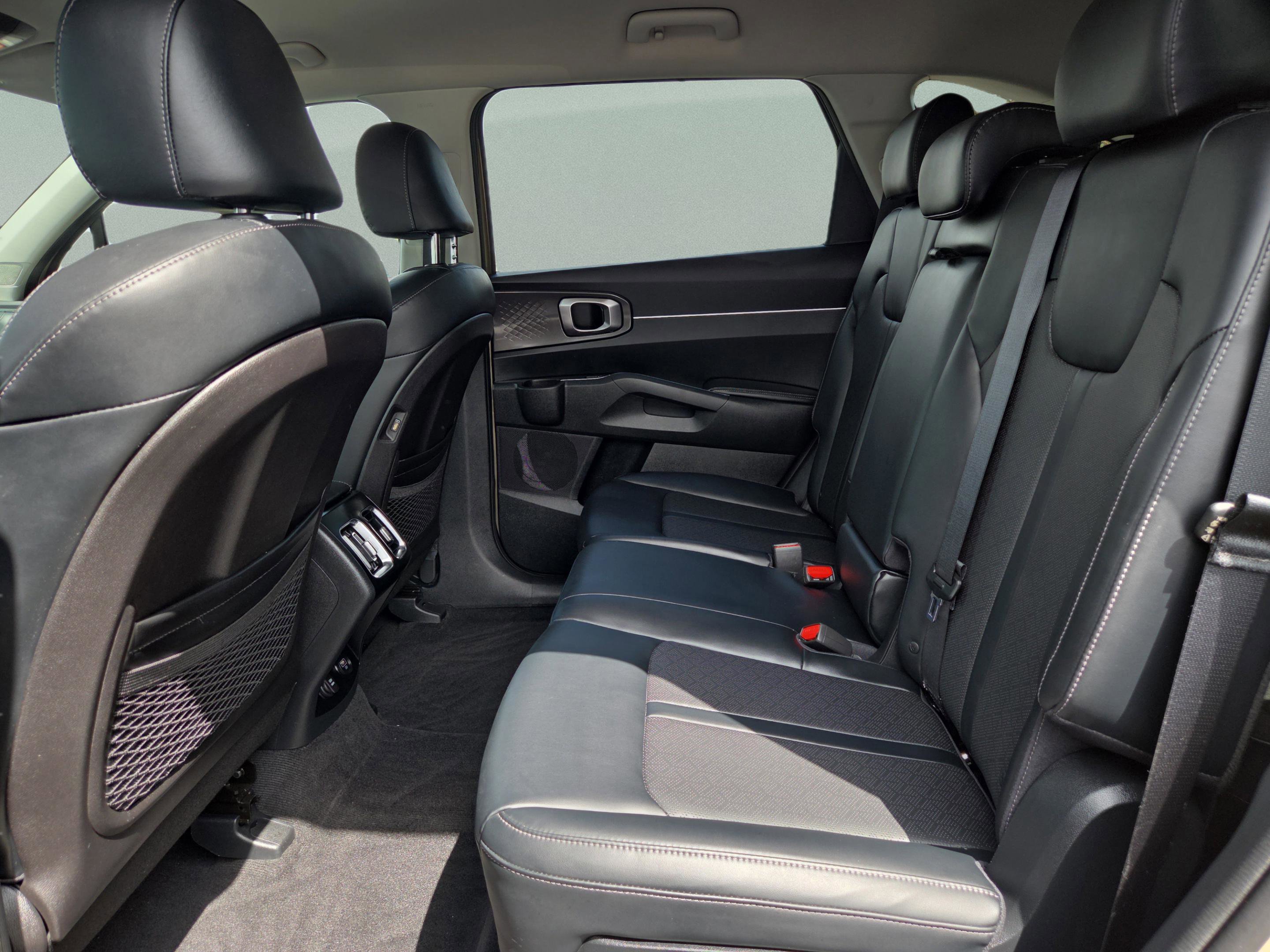 Used 2021 Kia Sorento S image 27