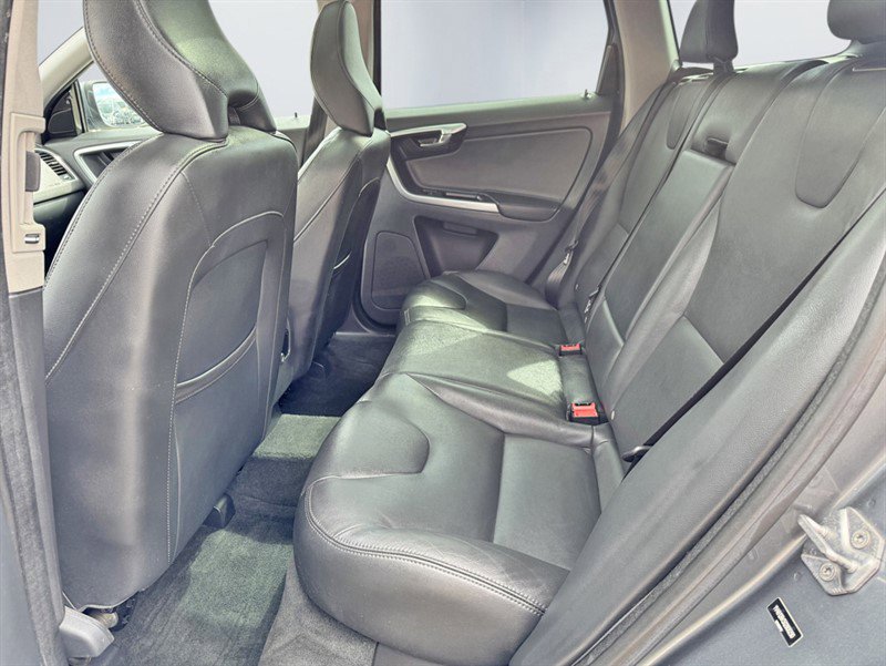 Used 2016 Volvo XC60 T5 Premier image 19