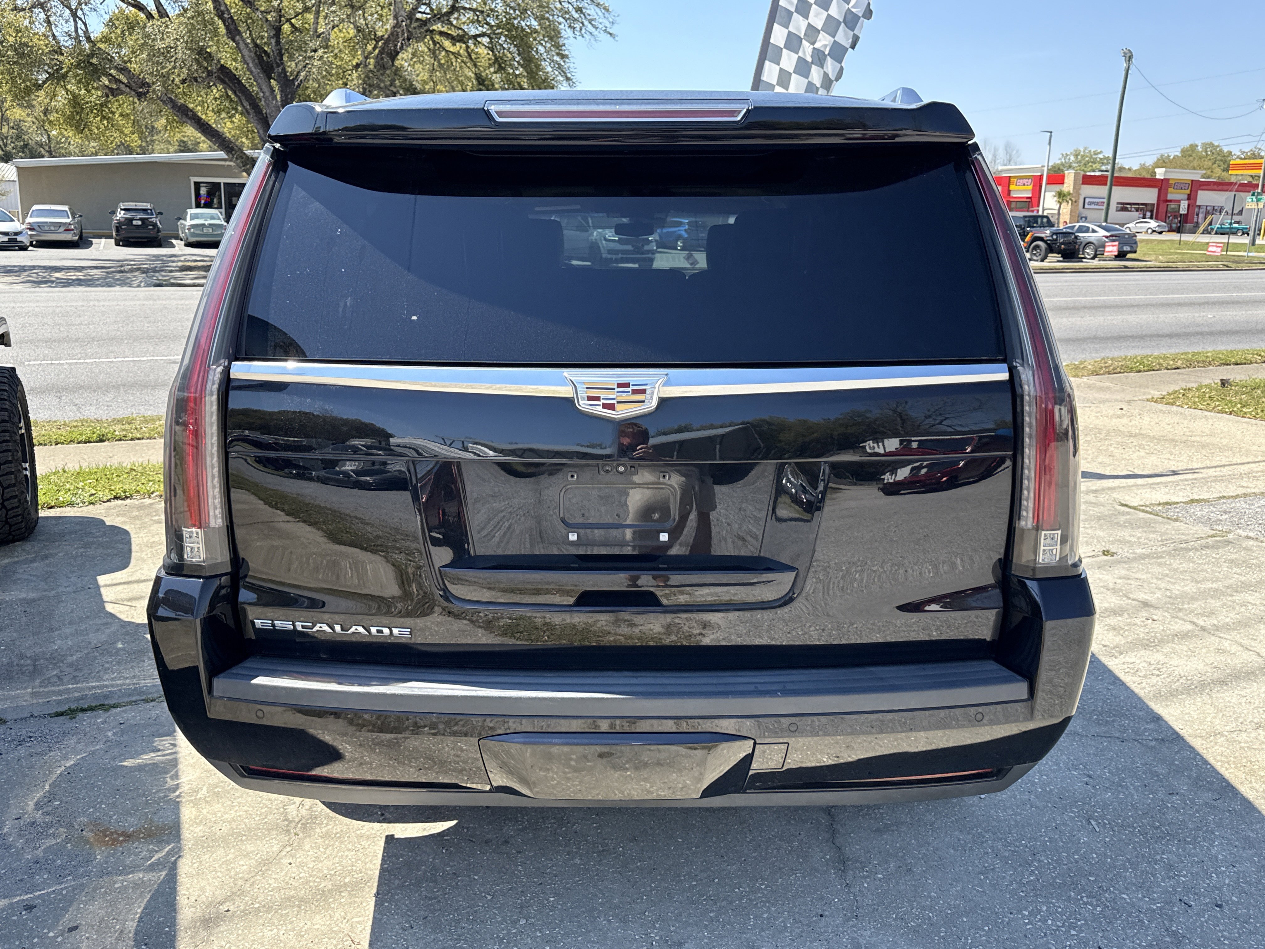 Used 2018 Cadillac Escalade ESV Platinum image 3