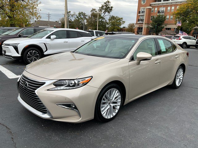 Used 2018 Lexus ES 350 w/ Luxury Package w/Wood Trim FWD image 3