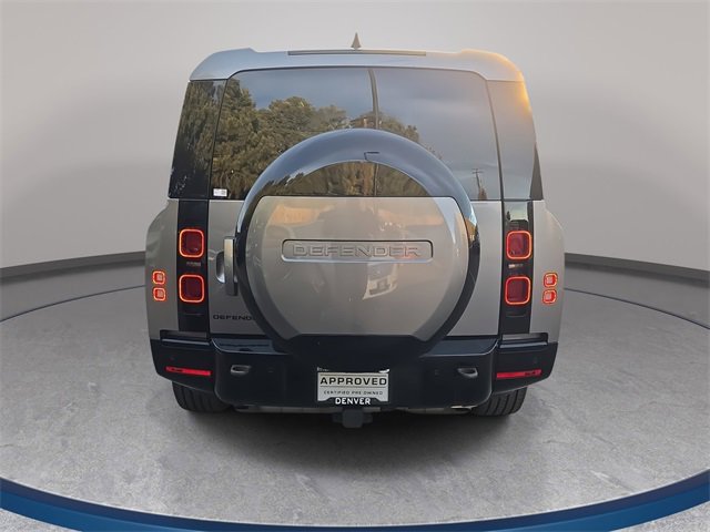 Used 2024 Land Rover Defender 130 X-Dynamic SE image 6