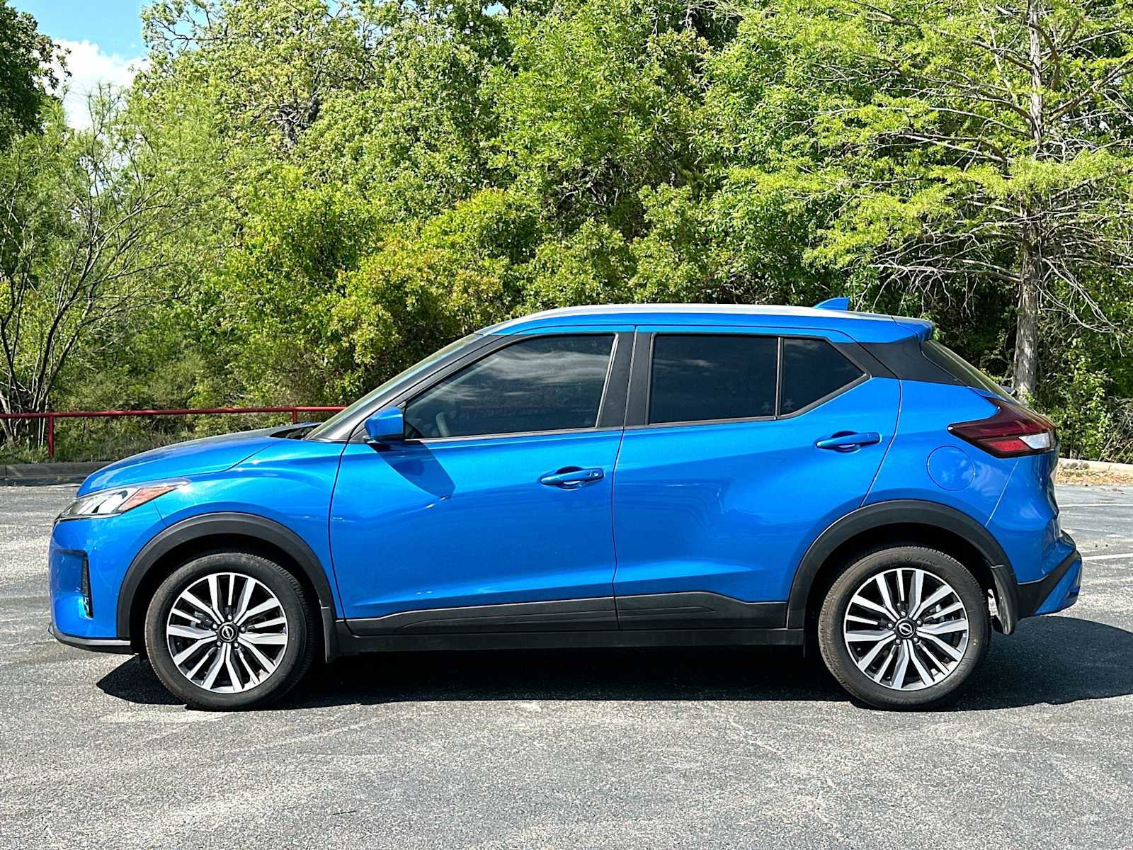 Used 2024 Nissan Kicks SV image 12