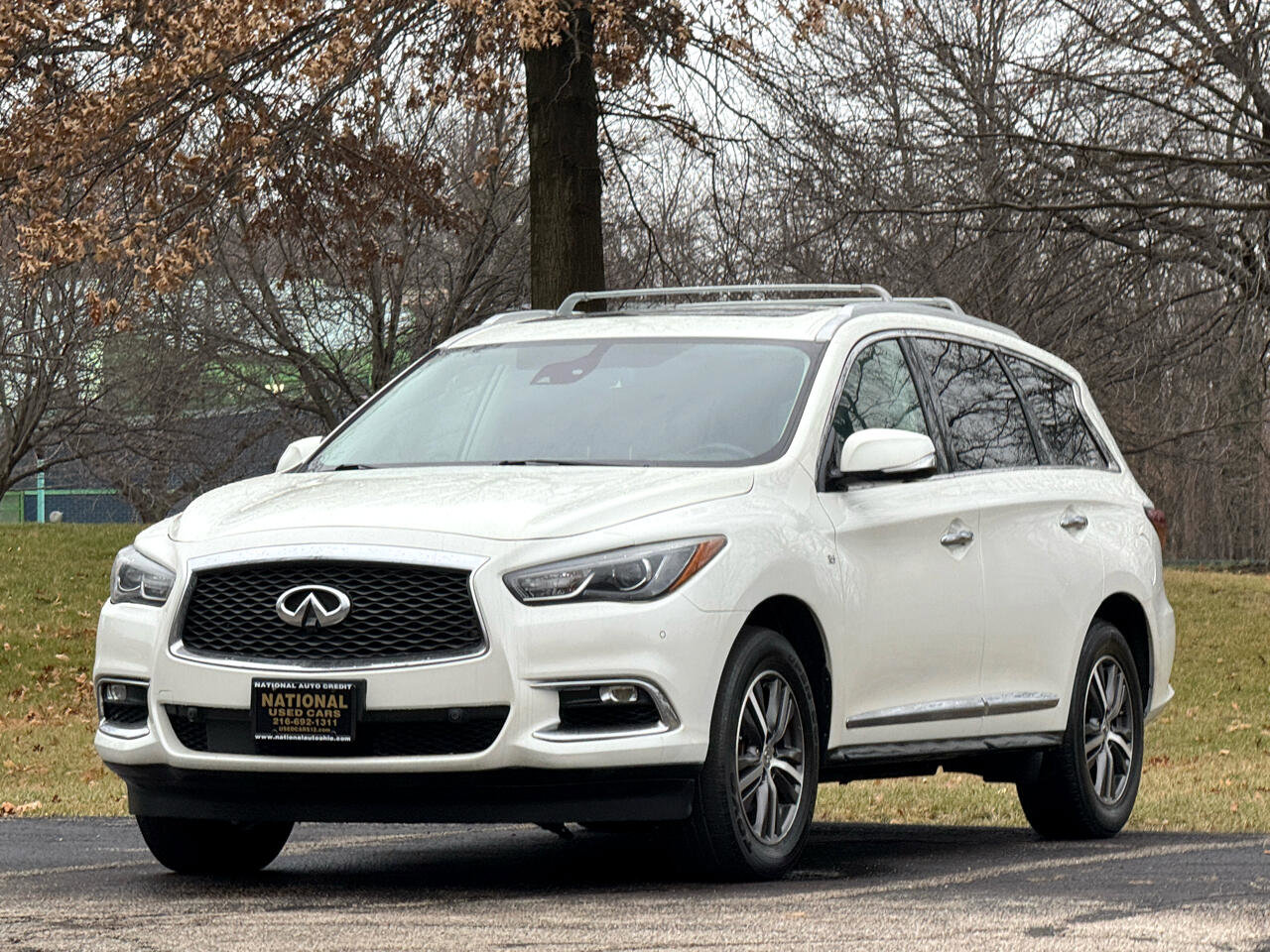 Used 2019 INFINITI QX60 Luxe w/ Essential Package image 3
