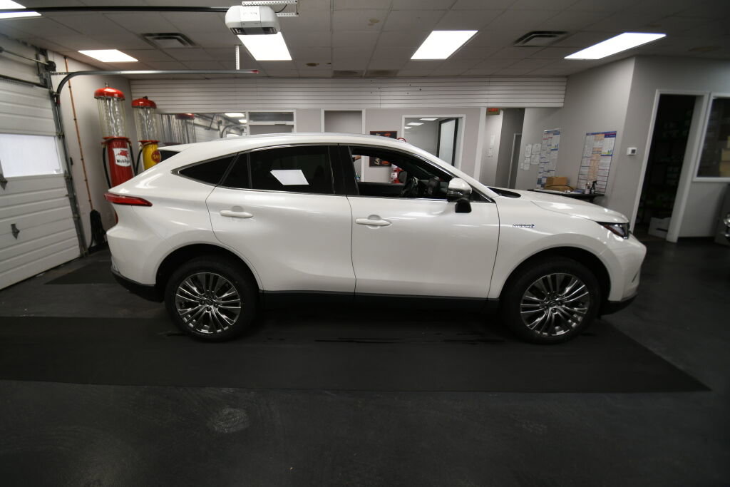 Used 2021 Toyota Venza XLE w/ Softex Package image 9