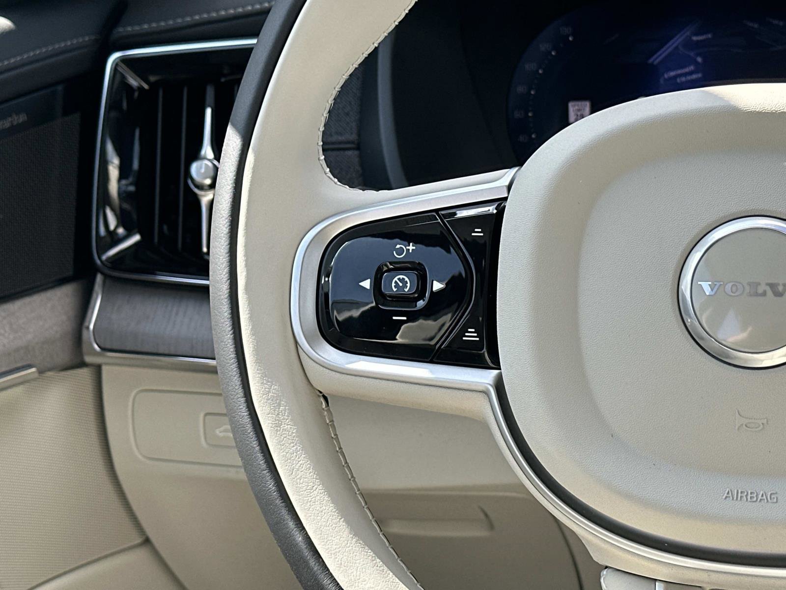 New 2026 Volvo XC90 T8 Ultra w/ Protection Package Premier image 8
