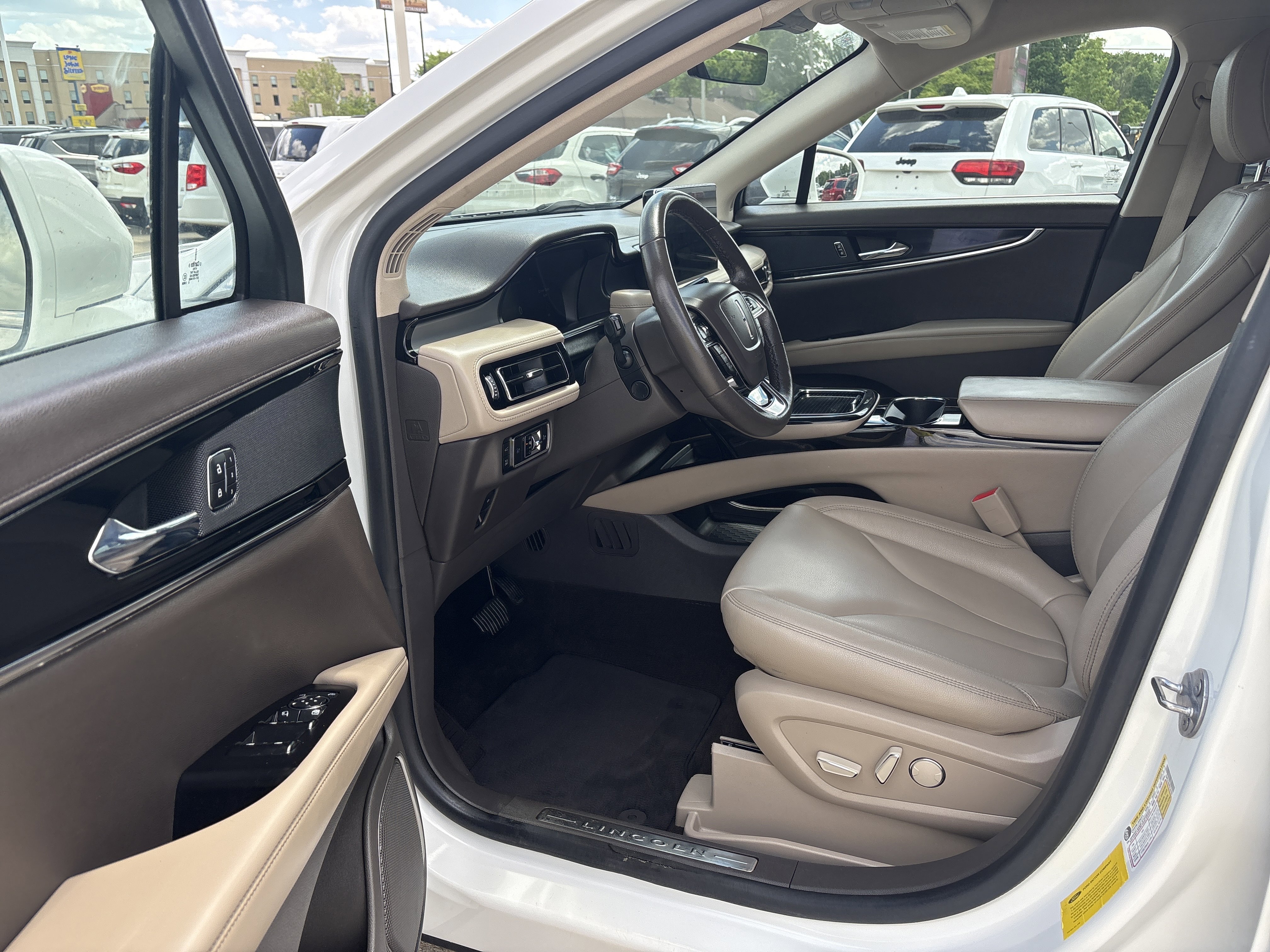 Used 2023 Lincoln Nautilus AWD w/ Premium Package image 10