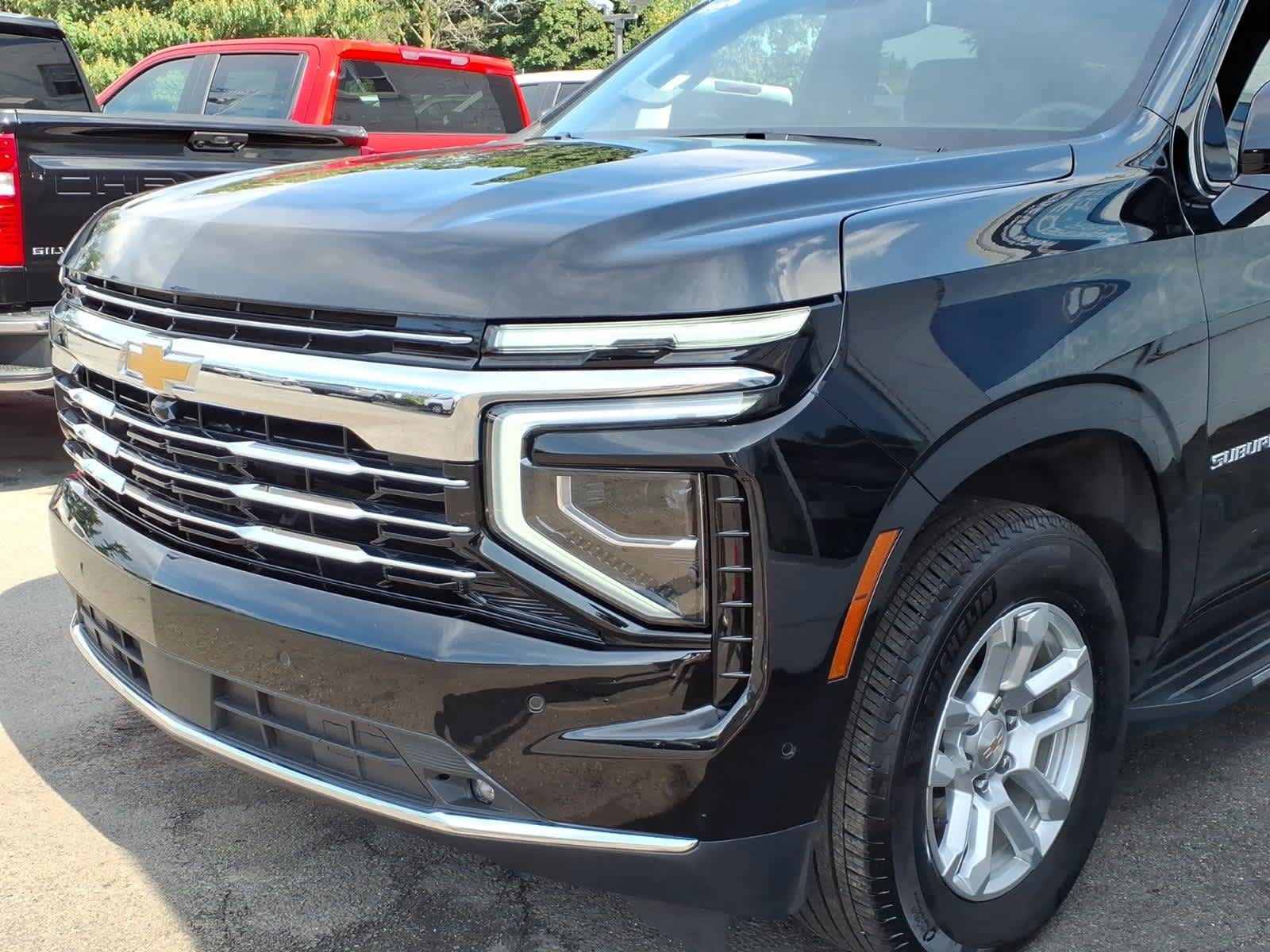 Used 2026 Chevrolet Suburban LT w/ Comfort Package AWD/4WD image 7