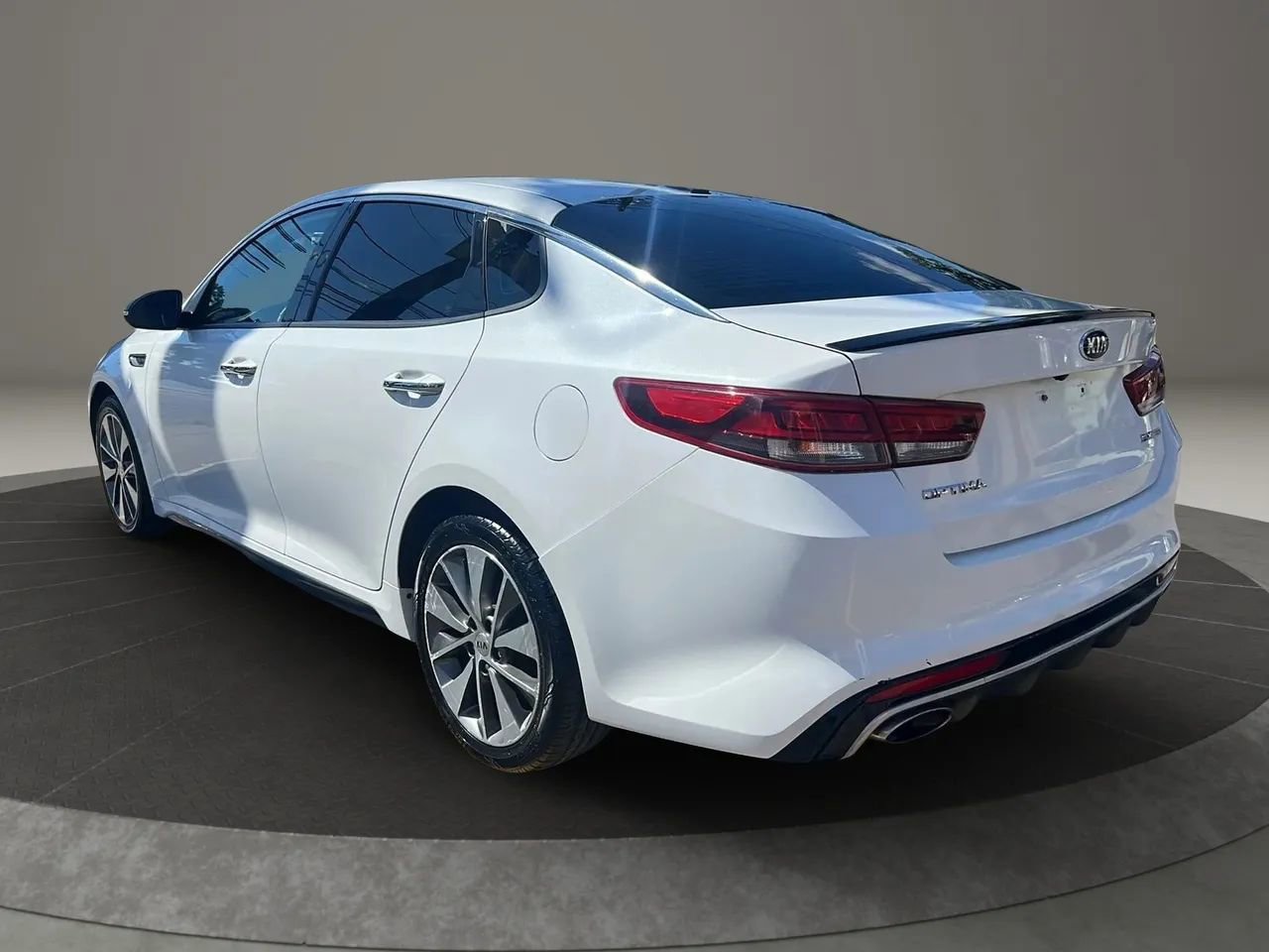 Used 2017 Kia Optima SX image 7