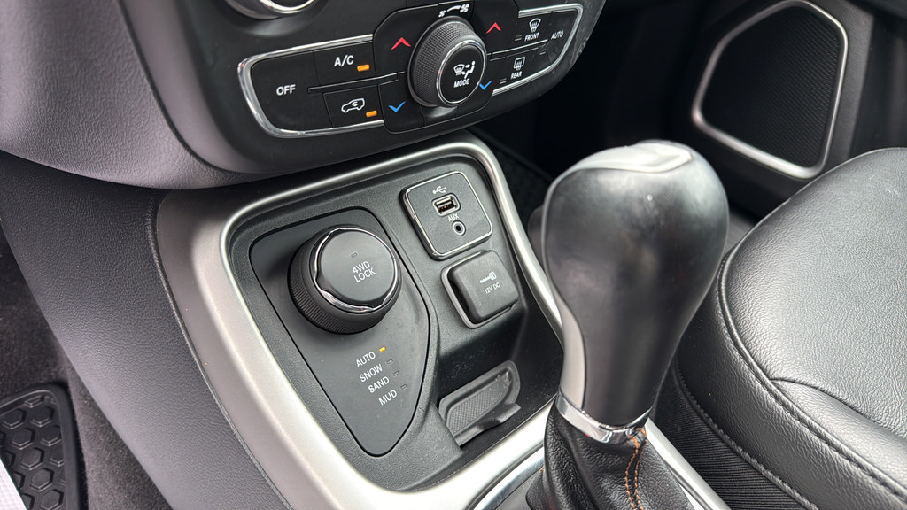 Used 2018 Jeep Compass Latitude w/ Popular Equipment Group AWD/4WD image 26
